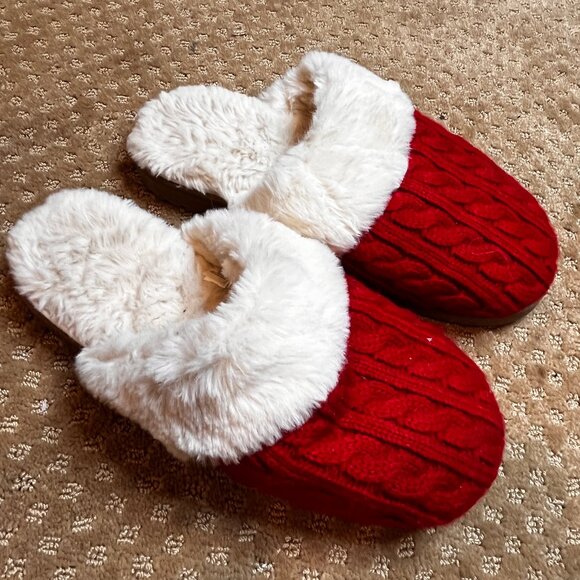 J.Crew Factory Red Cable Knit Slip-On Scuff Slippers Traction Outdoor SZ 11 Xmas - Picture 1 of 7